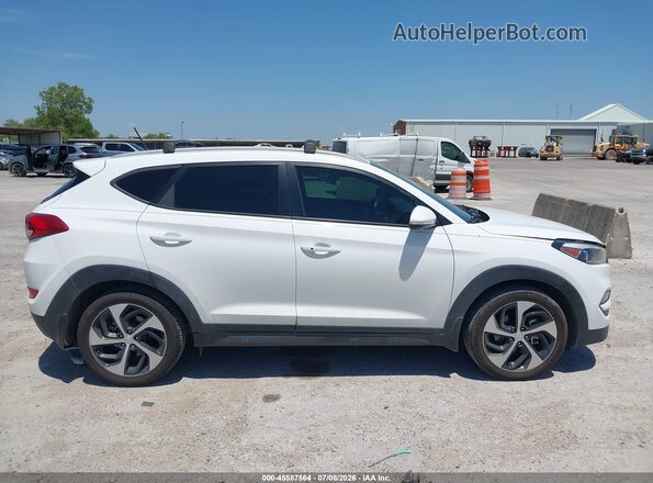 KM8J33A27GU088556 2016 HYUNDAI TUCSON Белый Вид задней части салона