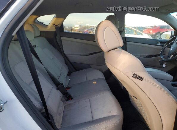 KM8J33A29HU470105 2017 HYUNDAI TUCSON White Widok wnętrza z tyłu