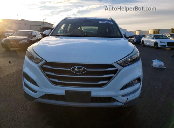 KM8J33A29HU470105 2017 HYUNDAI TUCSON White Widok z przodu