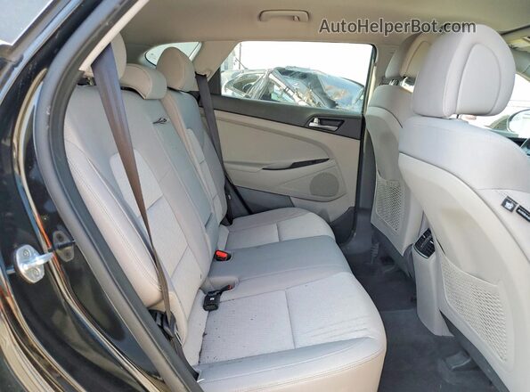 KM8J33A2XHU283049 2017 HYUNDAI TUCSON Black Rear interior view