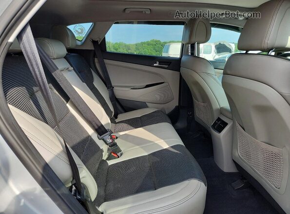 KM8J33A2XJU680265 2018 HYUNDAI TUCSON Silver Հետևի նստատեղերի տեսք