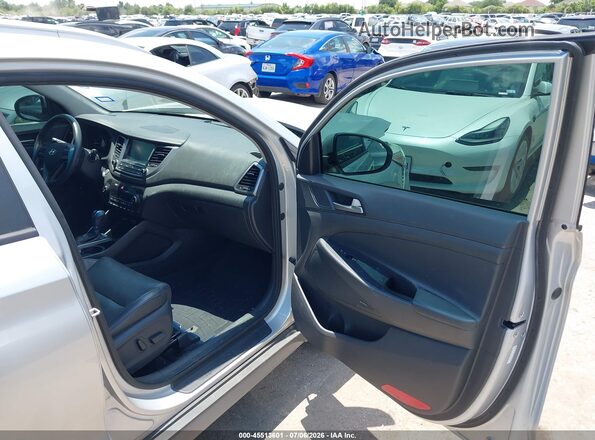 KM8J33A48JU765879 2018 HYUNDAI TUCSON Silver წინა სალონის ხედი