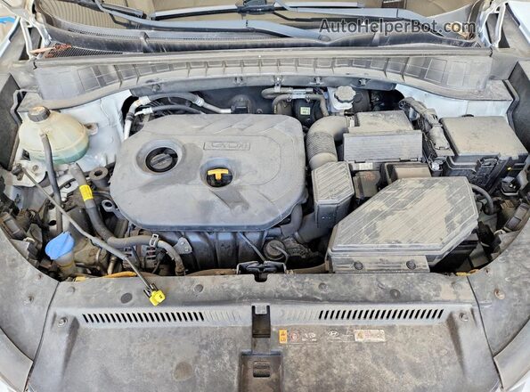 KM8J33A49JU639417 2018 HYUNDAI TUCSON White Widok wnętrza z tyłu