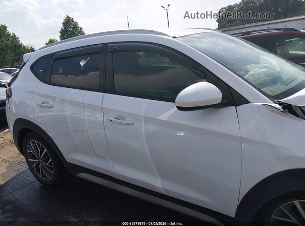 KM8J33AL5MU321483 2021 HYUNDAI TUCSON White Vista interior trasera