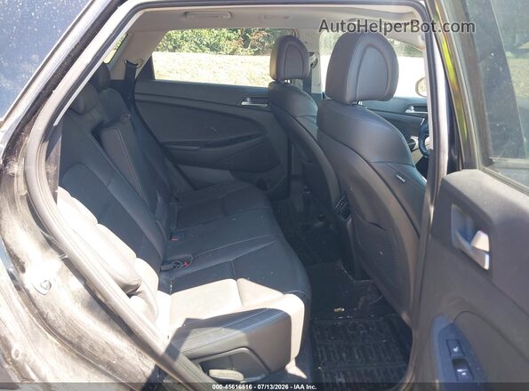 KM8J3CA26JU820215 2018 HYUNDAI TUCSON Black VIN կոդի պիտակի տեսք