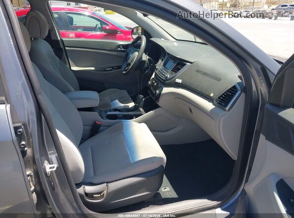 KM8J3CA44HU499111 2017 HYUNDAI TUCSON Gray Vista interior delantera