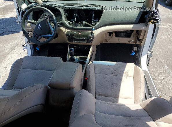 KM8J3CA44JU773591 2018 HYUNDAI TUCSON Белый Вид панели приборов