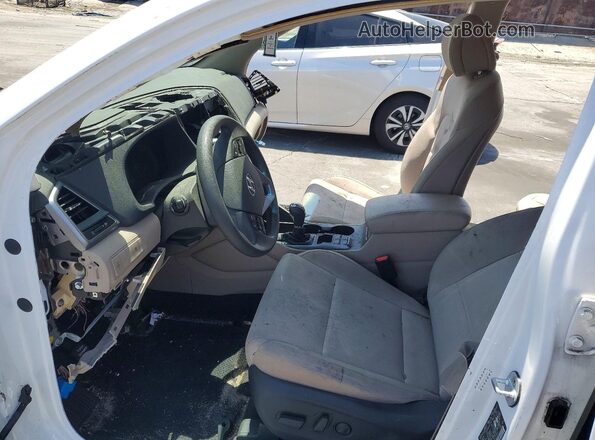 KM8J3CA44JU773591 2018 HYUNDAI TUCSON Белый Вид салона спереди
