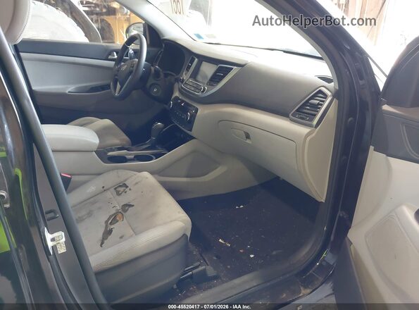 KM8J3CA48JU809332 2018 HYUNDAI TUCSON Черный Вид салона спереди