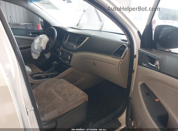 KM8J3CA4XGU023282 2016 HYUNDAI TUCSON Белый Вид салона спереди