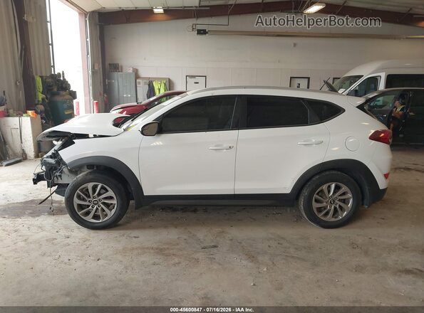KM8J3CA4XGU023282 2016 HYUNDAI TUCSON Белый Вид задней части салона