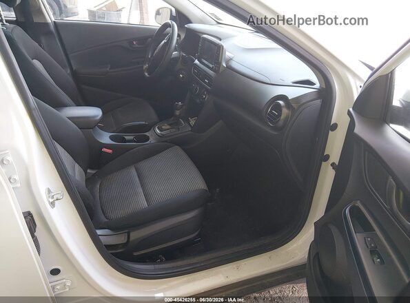 KM8K12AA1LU477988 2020 HYUNDAI KONA White Front interior view