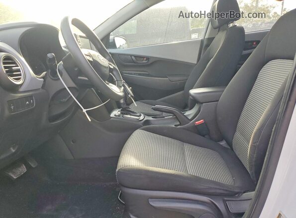KM8K1CAA2LU487189 2020 HYUNDAI KONA White წინა სალონის ხედი