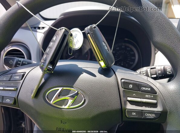 KM8K1CAA4LU415457 2020 HYUNDAI KONA Gray Vista del salpicadero