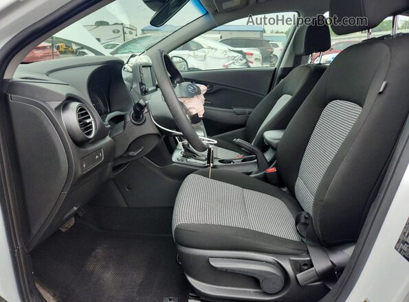 KM8K1CAA4MU674872 2021 HYUNDAI KONA White წინა სალონის ხედი