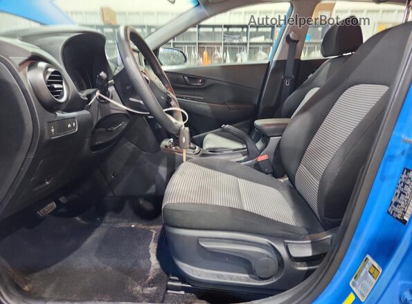 KM8K1CAA9KU301419 2019 HYUNDAI KONA Синий Вид салона спереди