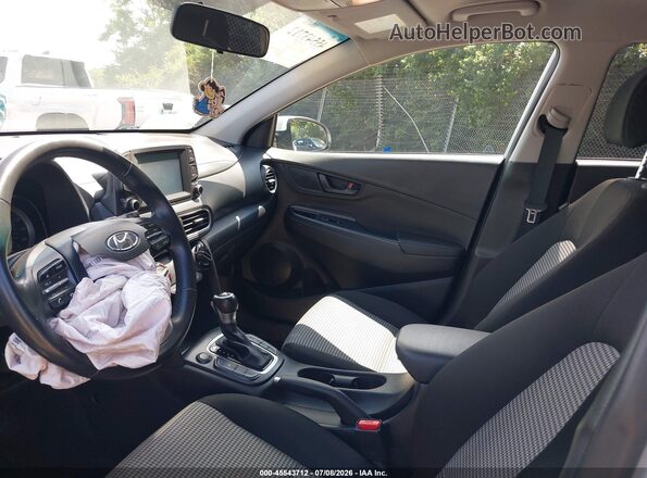 KM8K22AA2JU085757 2018 HYUNDAI KONA White Front interior view