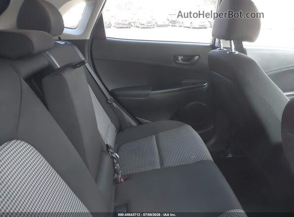 KM8K22AA2JU085757 2018 HYUNDAI KONA White VIN sticker view