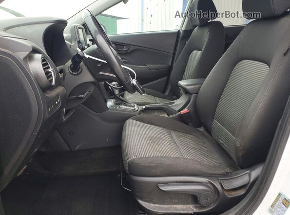 KM8K22AA2LU515337 2020 HYUNDAI KONA White Вид салону спереду
