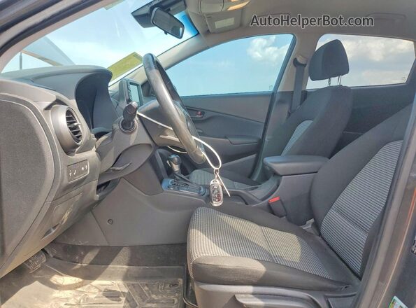 KM8K22AA3LU555054 2020 HYUNDAI KONA Gray Вид салону спереду