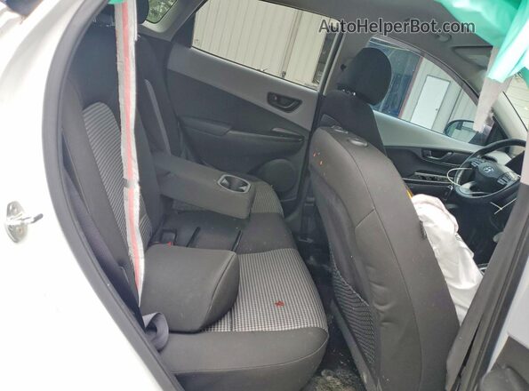 KM8K22AA4LU461068 2020 HYUNDAI KONA White Rear seats view