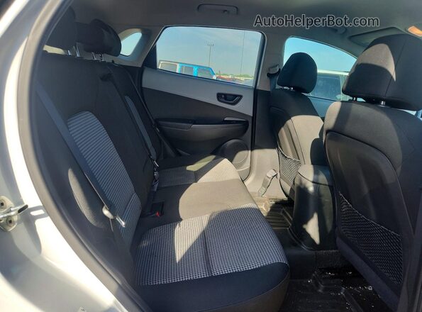 KM8K22AA6LU396370 2020 HYUNDAI KONA White Rear seats view