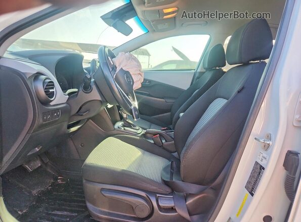 KM8K22AA6LU396370 2020 HYUNDAI KONA White Front interior view