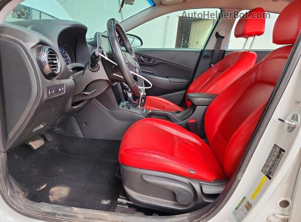KM8K22AA7MU657684 2021 HYUNDAI KONA White Front interior view