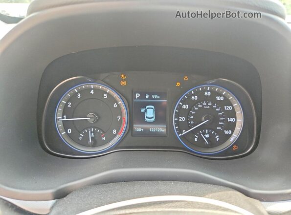 KM8K22AAXKU204253 2019 HYUNDAI KONA White Սարքավորումների վահանակի տեսք