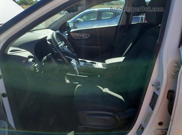 KM8K23AG0MU132833 2021 HYUNDAI KONA White Vista interior delantera