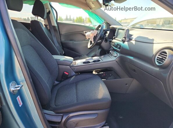 KM8K23AG1LU090574 2020 HYUNDAI KONA Turquoise Front interior view