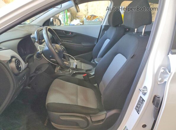KM8K2CAA0MU692945 2021 HYUNDAI KONA White Սալոնի դիմացի տեսք