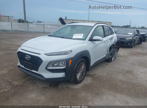 KM8K2CAA2LU396520 2020 HYUNDAI KONA White Vista tres cuartos delantera izquierda