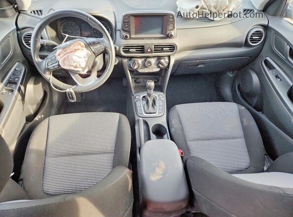 KM8K2CAA2LU399403 2020 HYUNDAI KONA Black Dashboard view