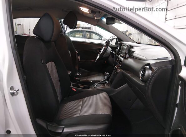 KM8K2CAA5LU556163 2020 HYUNDAI KONA White Вид салону спереду