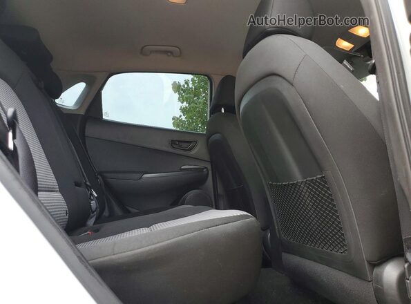 KM8K2CAA7MU694501 2021 HYUNDAI KONA White Вид задніх сидінь