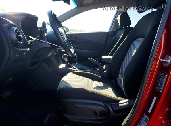 KM8K2CAA8MU727506 2021 HYUNDAI KONA Red Widok wnętrza z przodu