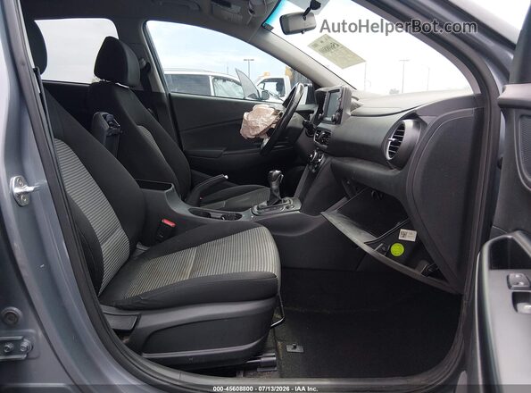 KM8K2CAAXJU120955 2018 HYUNDAI KONA Light Blue Vista interior delantera