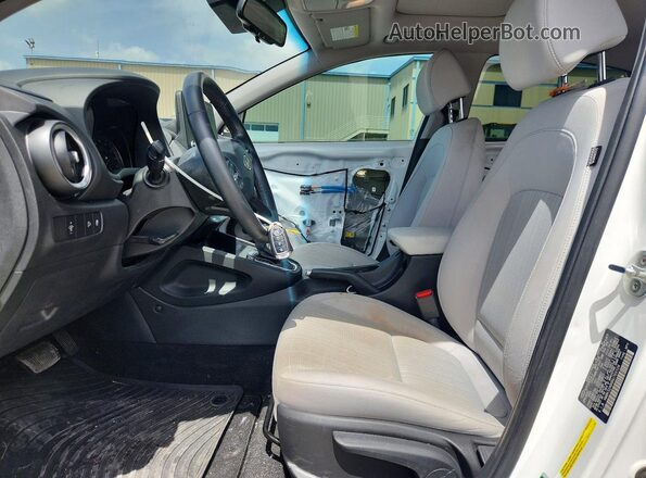 KM8K32AB9NU769104 2022 HYUNDAI KONA Белый Вид салона спереди