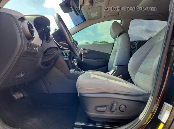 KM8K33A55MU618209 2021 HYUNDAI KONA Black Вид салону спереду