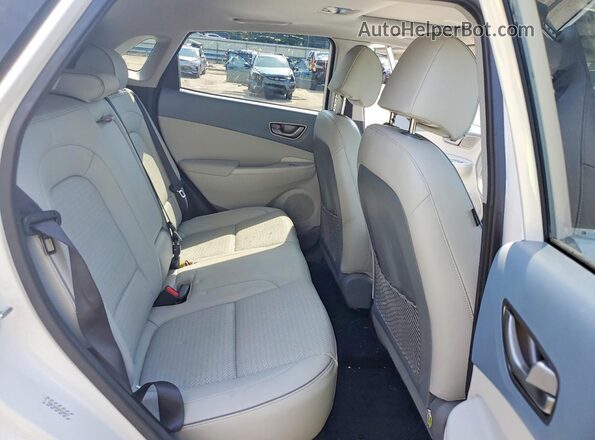 KM8K33AG3MU130877 2021 HYUNDAI KONA White Vista de los asientos traseros