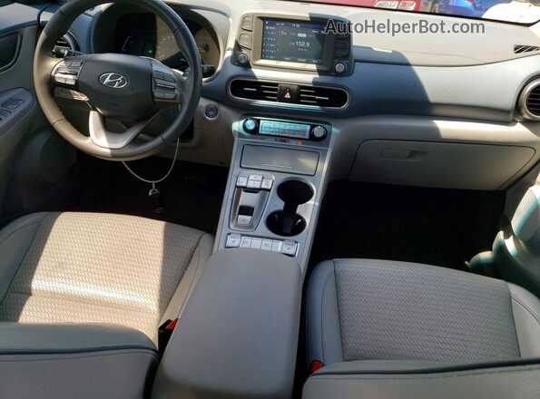 KM8K33AG9LU069615 2020 HYUNDAI KONA Черный Вид панели приборов