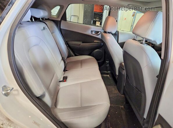 KM8K3CA57LU541874 2020 HYUNDAI KONA White Вид задніх сидінь