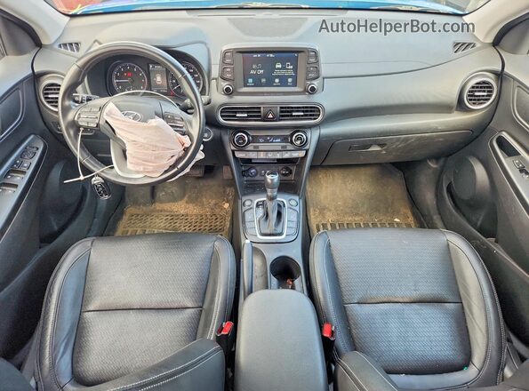 KM8K3CA5XMU605536 2021 HYUNDAI KONA Синий Вид панели приборов