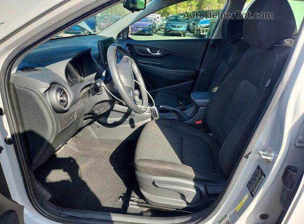KM8K3CAB6NU818149 2022 HYUNDAI KONA Gray Vista interior delantera