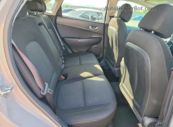 KM8K3CAB6NU818149 2022 HYUNDAI KONA Gray Vista interior trasera