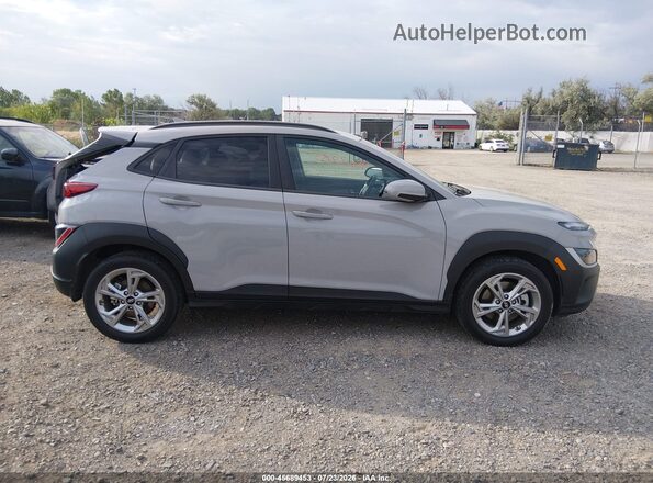 KM8K3CAB6NU919627 2022 HYUNDAI KONA Gray Սալոնի հետևի տեսք