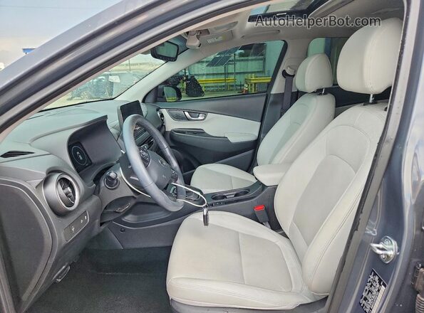 KM8K5CA35PU997905 2023 HYUNDAI KONA Silver Widok wnętrza z przodu
