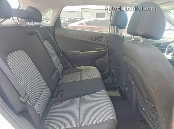 KM8K62AA0LU495559 2020 HYUNDAI KONA White Rear seats view