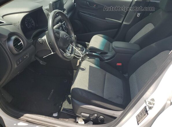 KM8K62AA0MU736005 2021 HYUNDAI KONA White Front interior view